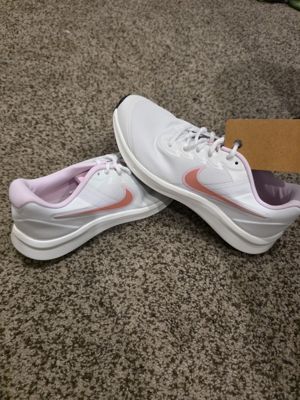 Nike Star Runner 3 SE-Girls/Women’s White Running Shoes with Pink Swoosh